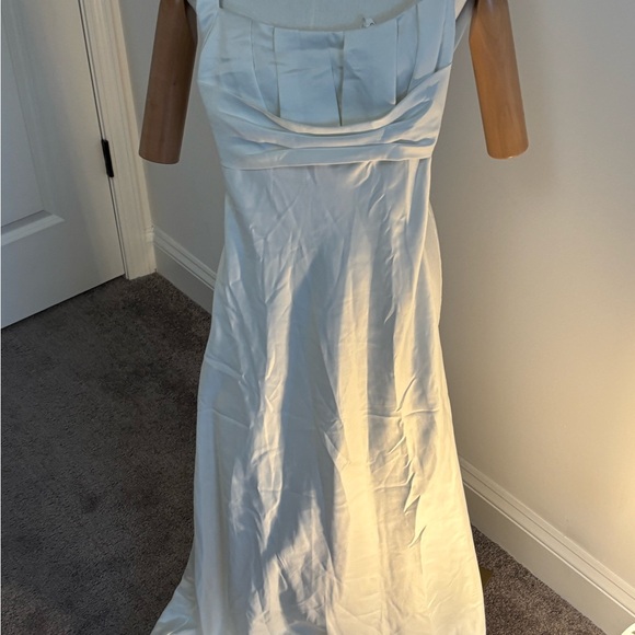 White dress - Picture 2 of 7